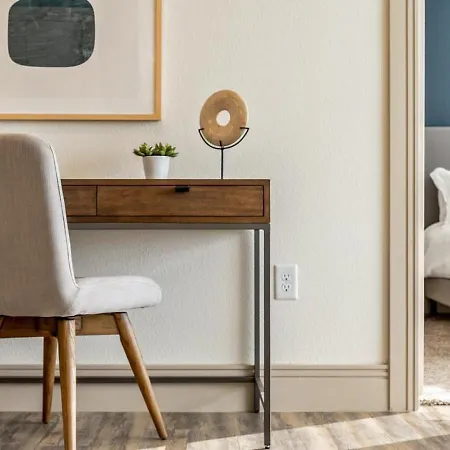 Landing At Voyager At Space Center - 2 Bedrooms In East Pasadena